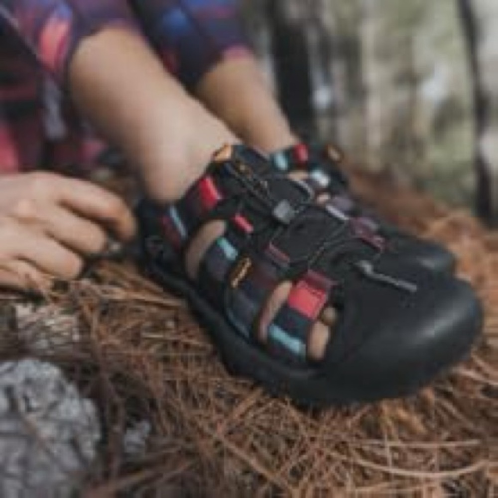 KEEN woman’s ' Colorful Adventure Sandals size 9 - Picture 2 of 14